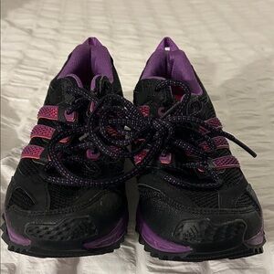 Adidas Women's Black and Purple Athletic Shoes kanadia tr5 New